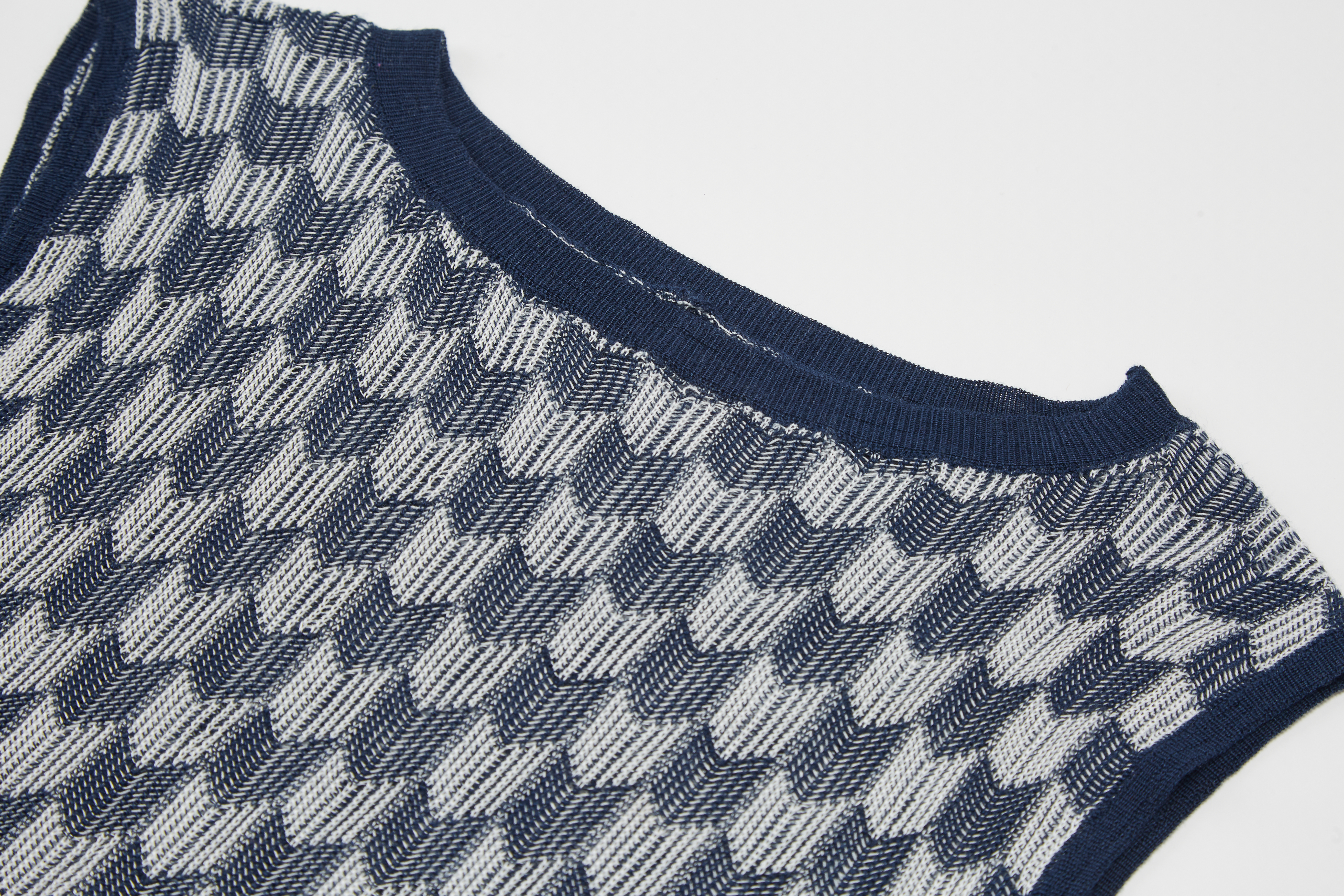 Abito senza maniche lunghe di seta