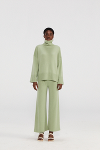 Maglione a maglia di dolcevita verde chiaro di grandi dimensioni