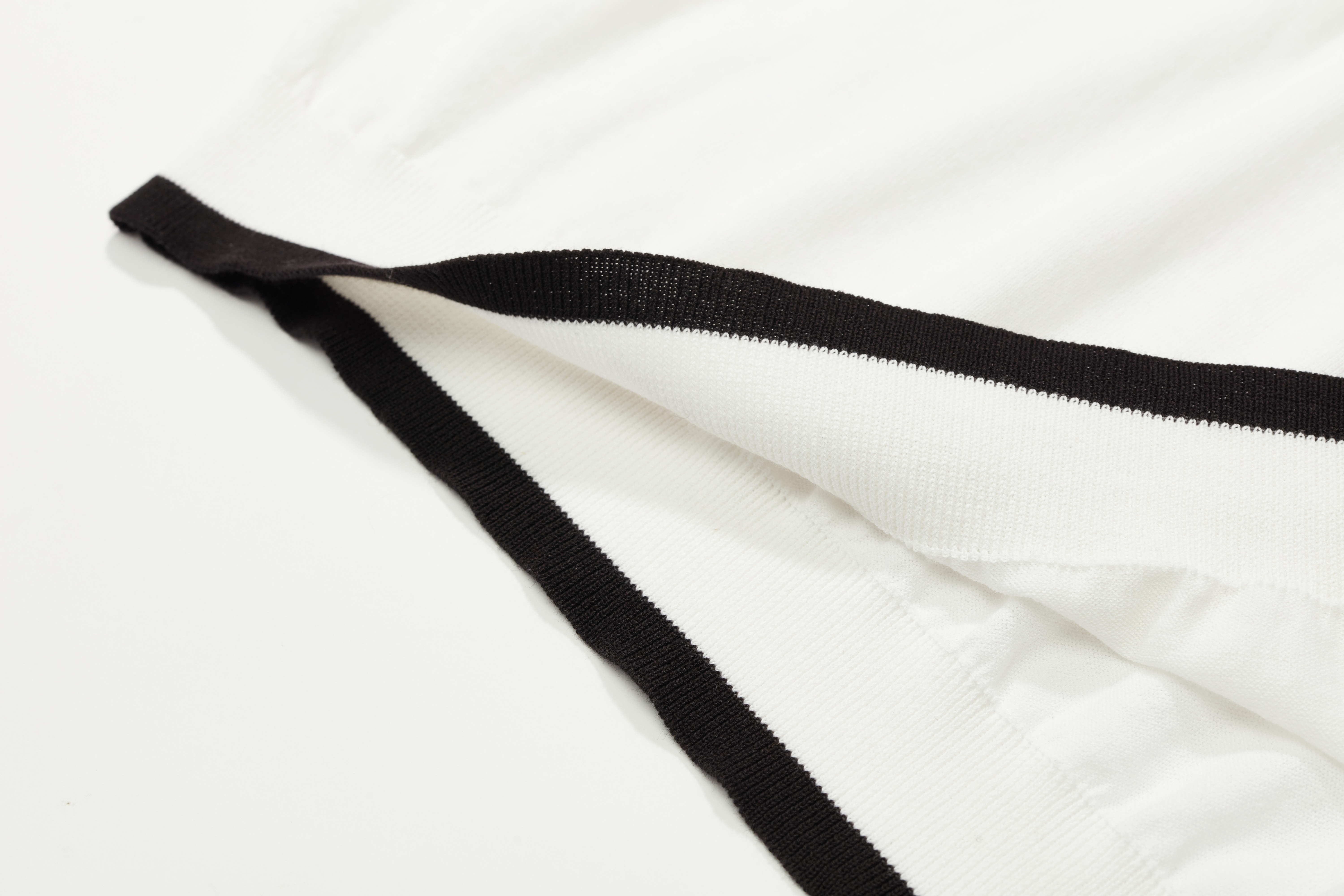 POLO . UOMO SCOLLO A V IN PURO COTONE GAUGE 16