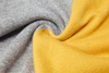 Cardigan in puro cashmere con scollo a V color block personalizzato | Produttore di maglieria da donna OEM