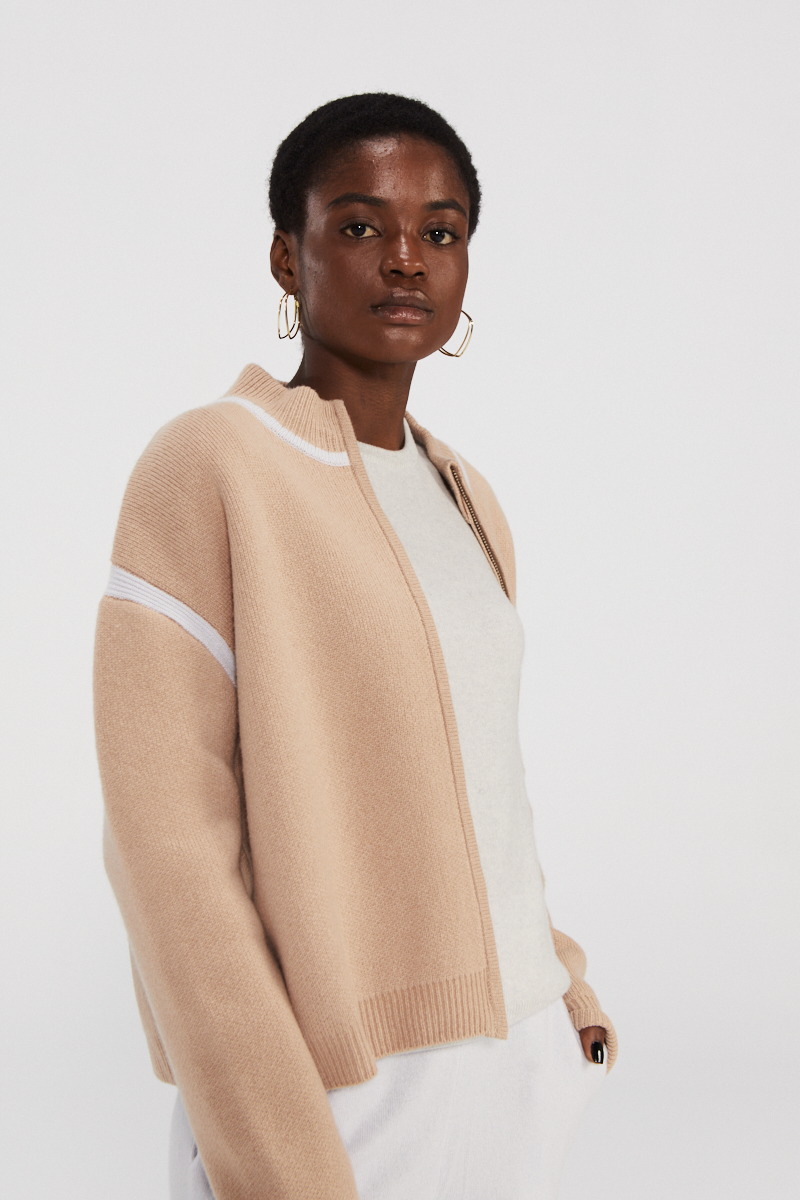 Giacca bomber a maglia Beige Cashmere con finitura bianca