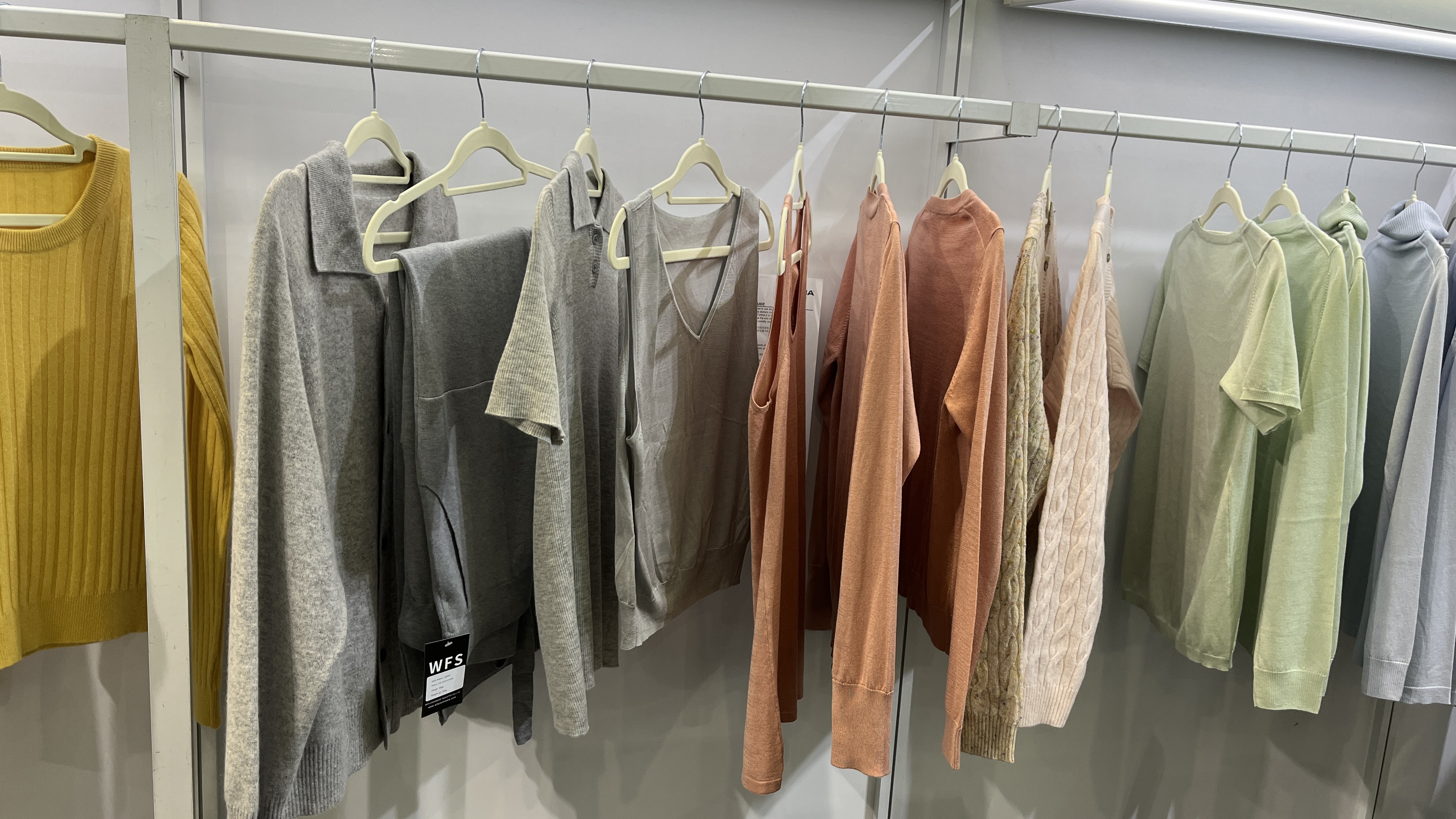 Guida ai tempi di consegna della maglieria in cashmere | Dal campionamento alla produzione