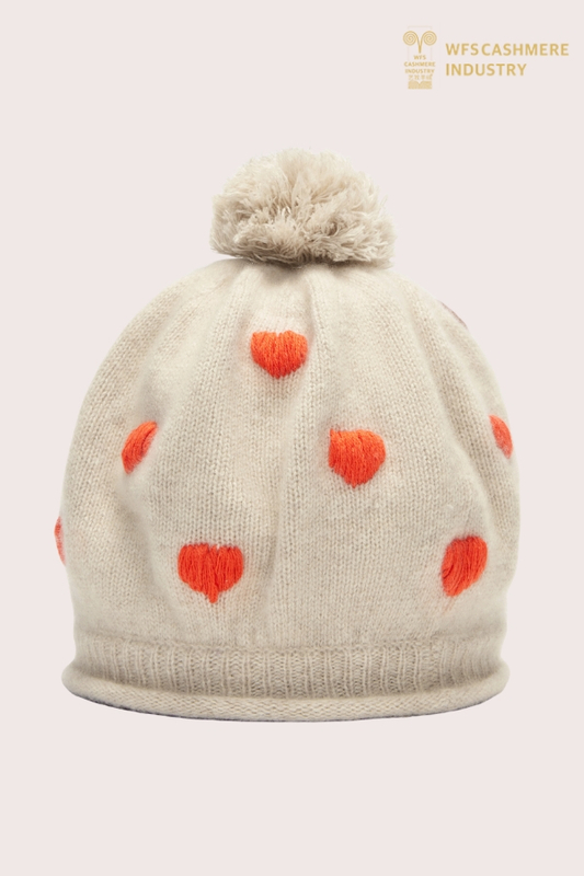 Berretto con pompon in cashmere con cuore intarsiato di alta qualità | Accessori OEM