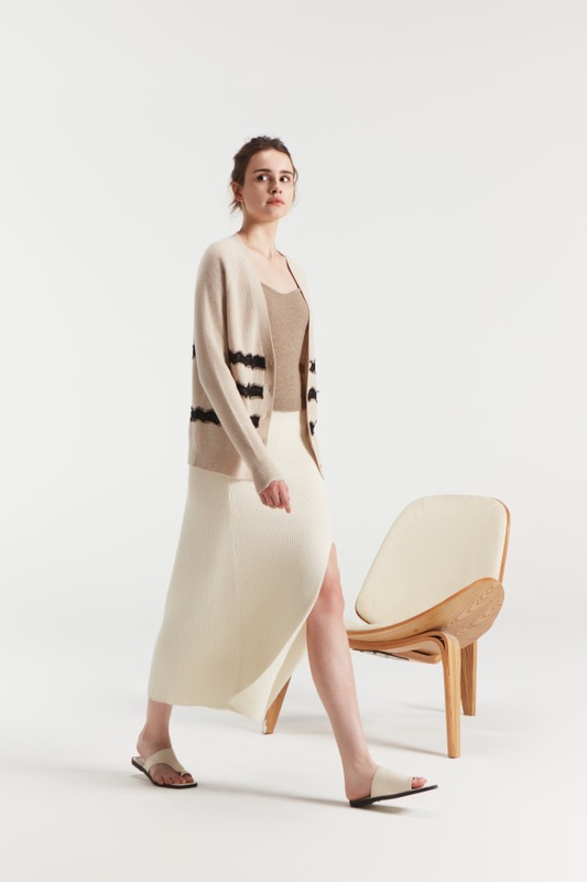 Un cardigan, tre look: padroneggiare la transizione dal casual al formale