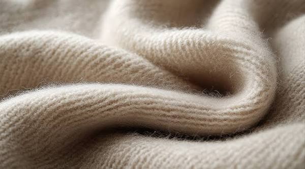 Dalla fibra alla maglieria finita Come viene prodotto il cashmere premium (1).jpg