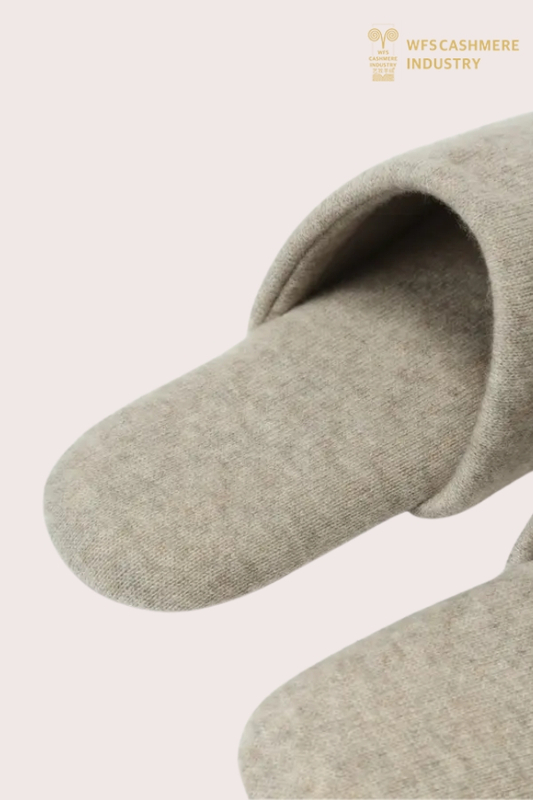 Set di pantofole di lusso lavorate a maglia in puro cashmere | OEM di abbigliamento da casa personalizzato