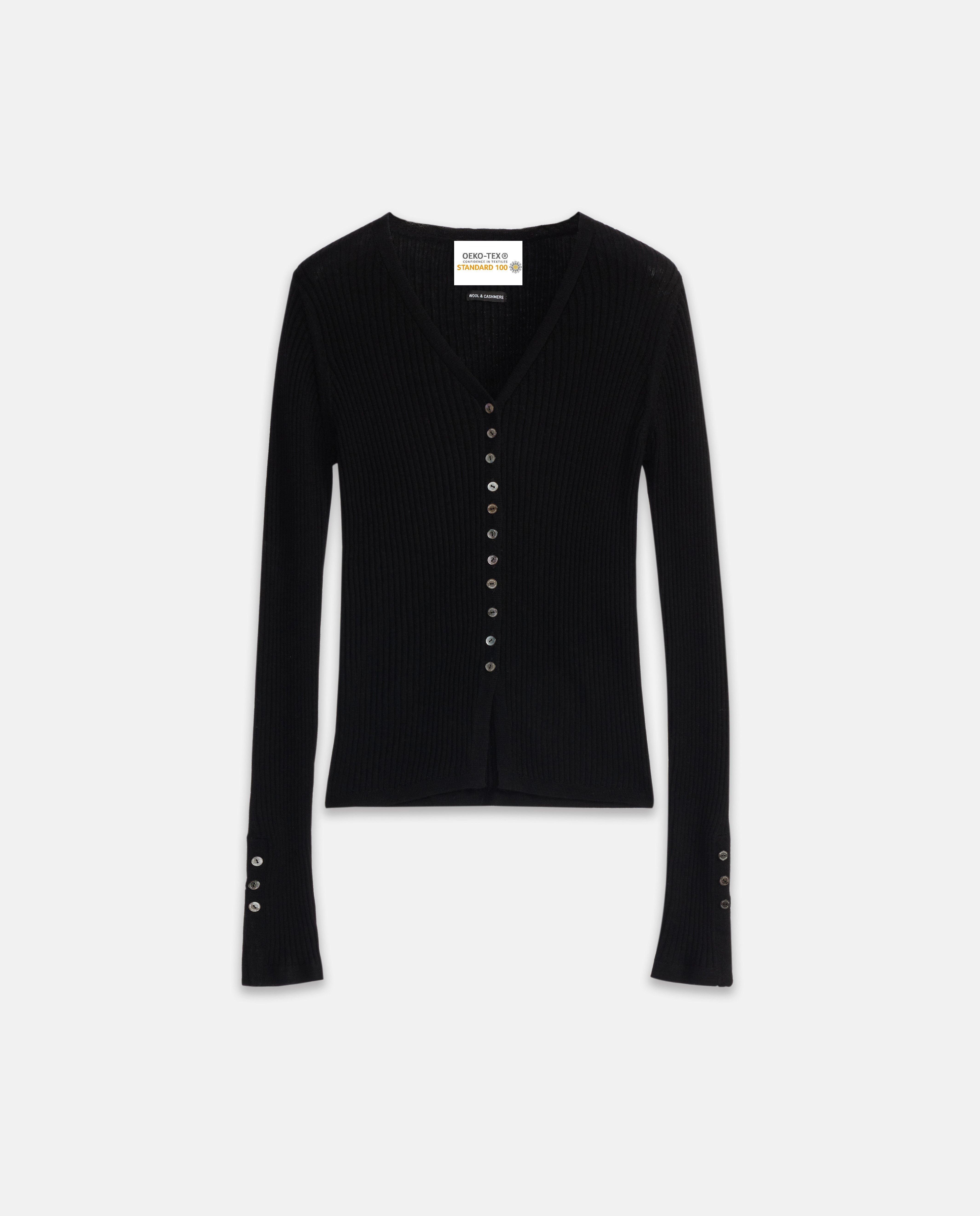 Guida alla cura del cardigan: come lavare, conservare e mantenere la maglieria